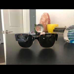 Tory Burch women’s sun glasses